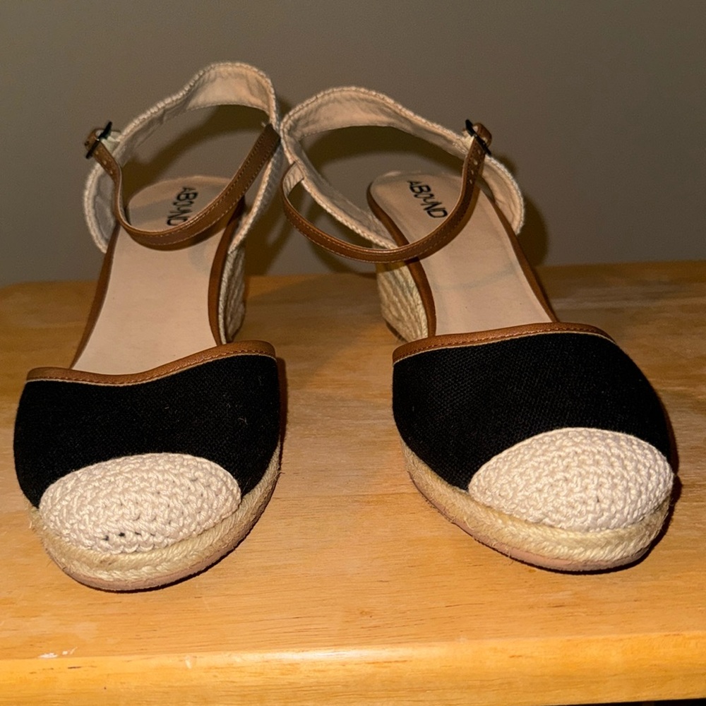 Woman’s espadrilles!! Gently worn, made by ABOUND
